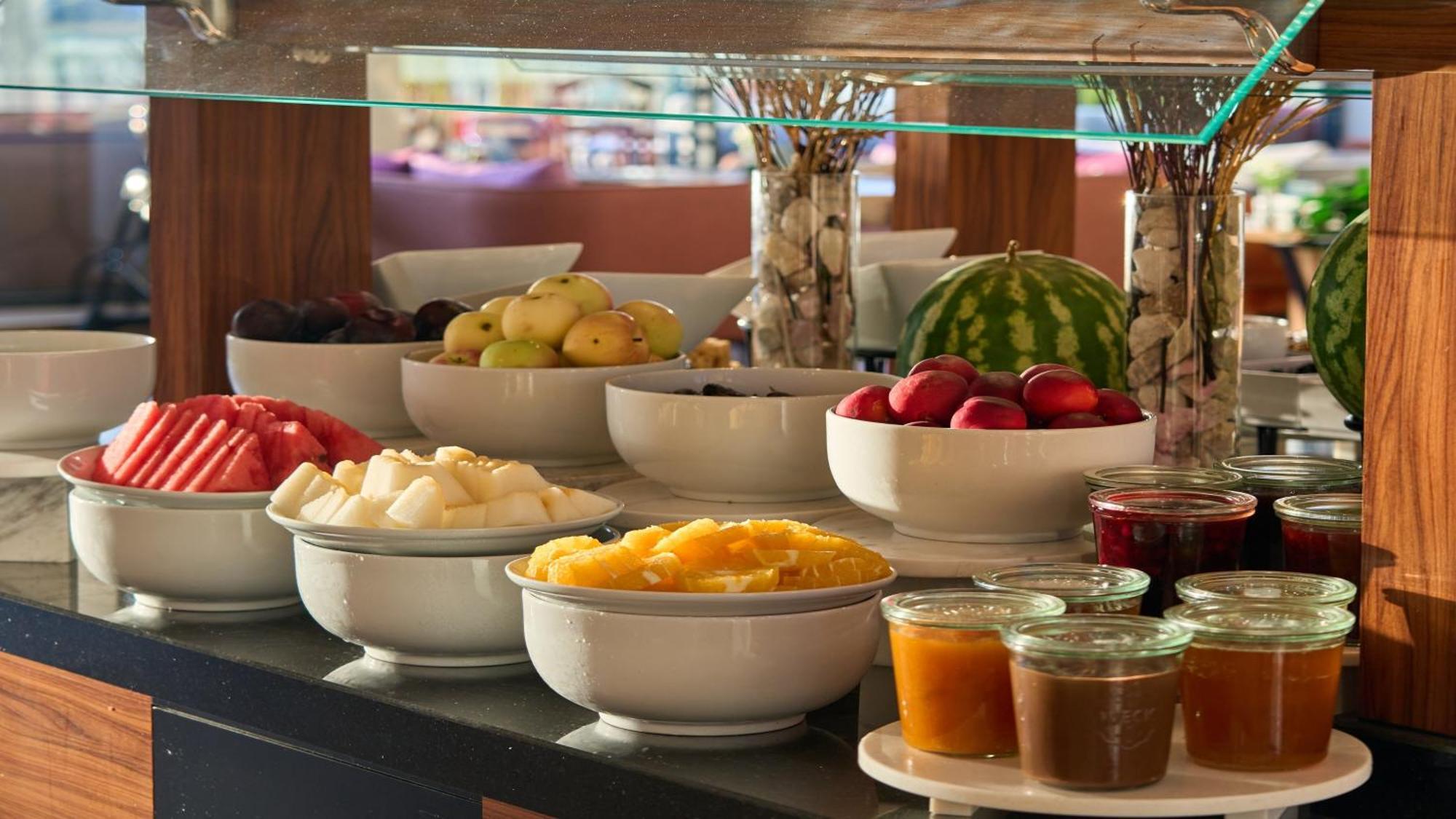 Holiday Inn Tashkent City By Ihg Екстериор снимка