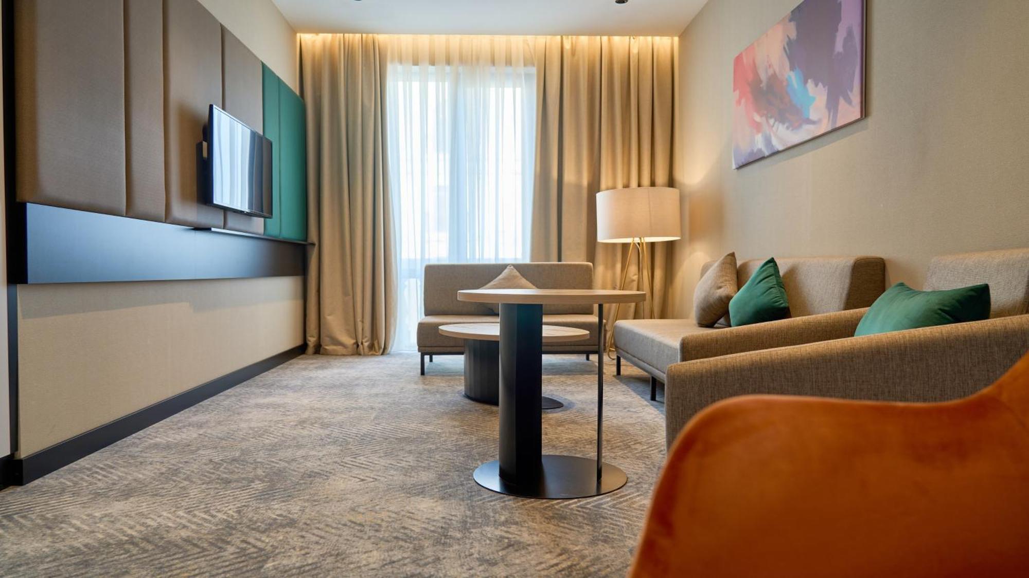 Holiday Inn Tashkent City By Ihg Екстериор снимка