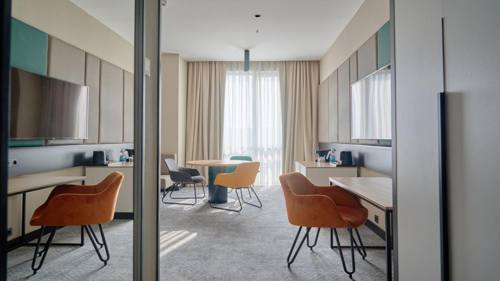 Holiday Inn Tashkent City By Ihg Екстериор снимка